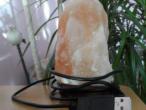 Daiktas Himalajų druskos šviestuvas su USB jungtimi
