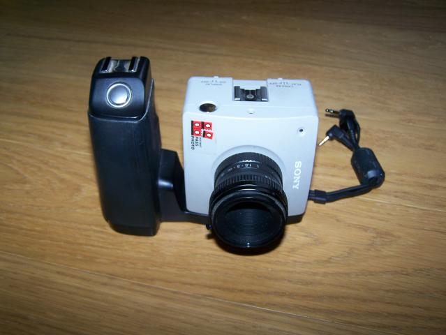 Daiktas Idomus skaitmeninis fotoaparatas Sony dkc-2050x+ rankena (gripas) Sony dka-gp30