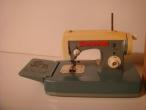 Daiktas Tarybinių laikų žaislinė siuvimo mašina