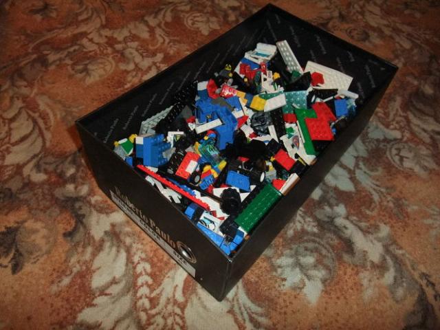 Daiktas LEGO (daug įvairių detalių vienoje dėžėje!)