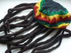 Daiktas Teminiam vakarėliui: jamailietiška kepurė su dredais