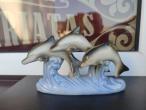 Daiktas Porcelianinė statulėlė Trys delfinai