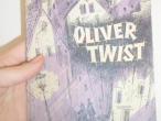 Daiktas Vaikiska, anglu kalba knygele -"Oliverio Tvisto nuotykiai"
