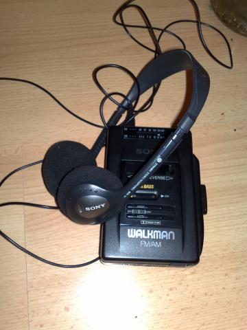 Daiktas Sony Walkman kasetinis player ir fm radijas su ausinėmis
