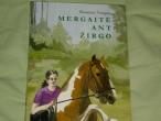 Daiktas knyga mergaite ant zirgo