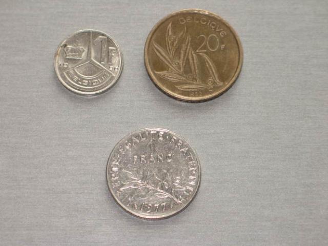 Daiktas 20F ir 1F belgiskos(1982/90) ir 1 pranc frankas 