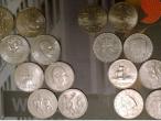 Daiktas Progines norvegiskos monetos. Turiu danisku sidabriniu proginiu monetu, bei sidabiniu norvegisku madaliu. Klauskite