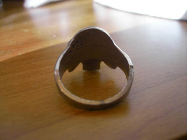 Daiktas Ziedas (su kaukole)