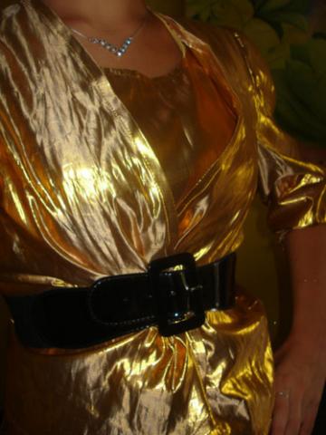 Daiktas auksine suknele + svarkelis auksinis