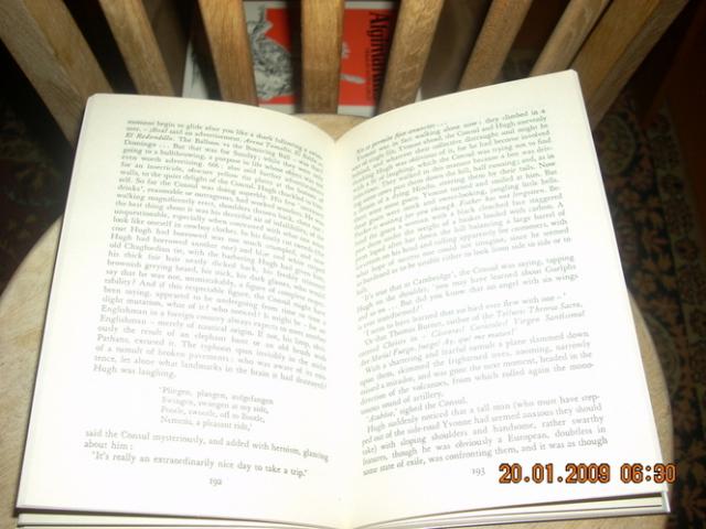 Daiktas angliska knyga- Under the Volcano