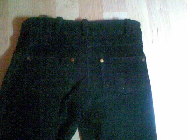 Daiktas tamsiai rudos kelnytės 32-34. :)