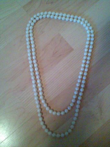 Daiktas Balti karoliai