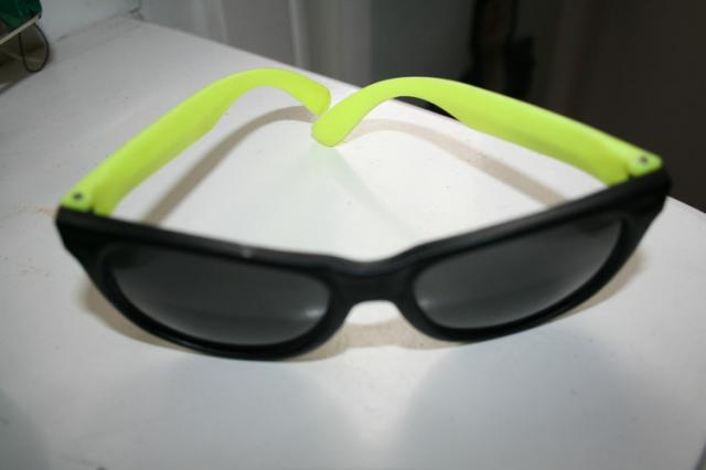 Daiktas akinukai....