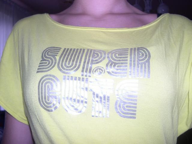 Daiktas suknele- graziai aptempianti ir labai seksuali