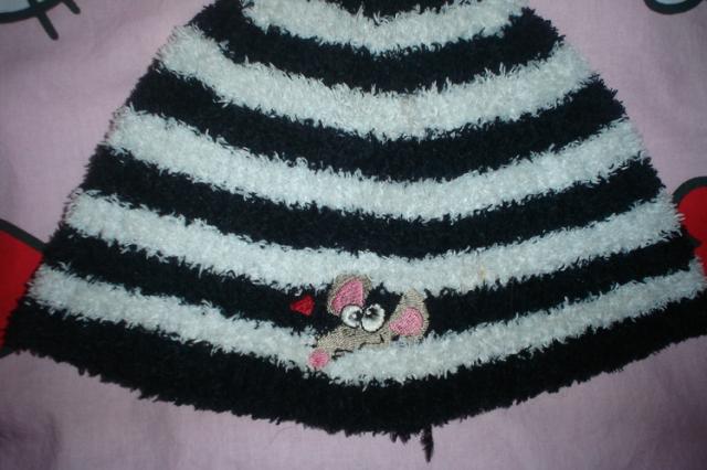 Daiktas Juodai balta kepuraitė :)