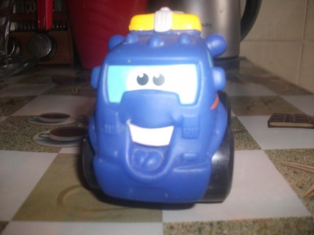 Daiktas linksmas masinukas ir drakoniukas