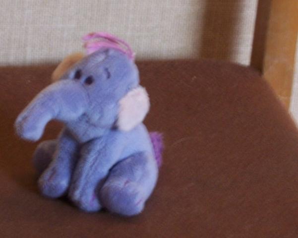 Daiktas Pliušinis žaislas, drambliukas (Mikės Pūkuotuko serija)