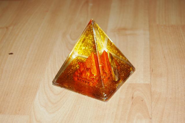 Daiktas piramide is egipto