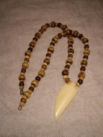 Daiktas Kaklo papuošalas. 