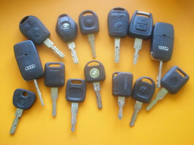 Daiktas daug skirtingu masinu raktu