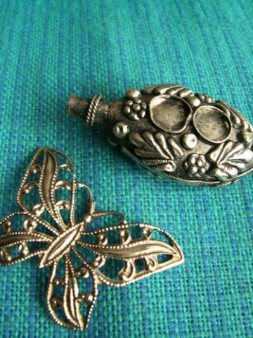 Daiktas metalinis drugelis ir papuosalo dalis