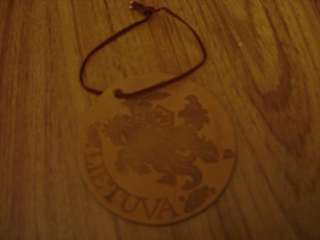 Daiktas Odinis medalis su vyčiu „Lietuva“, dvi foto