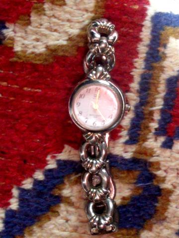 Daiktas grazus puikus laikrodis rez pikipu