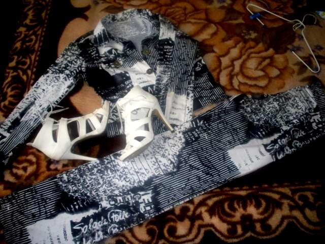 Daiktas puosnus grazus pavasariskas kostiumelis