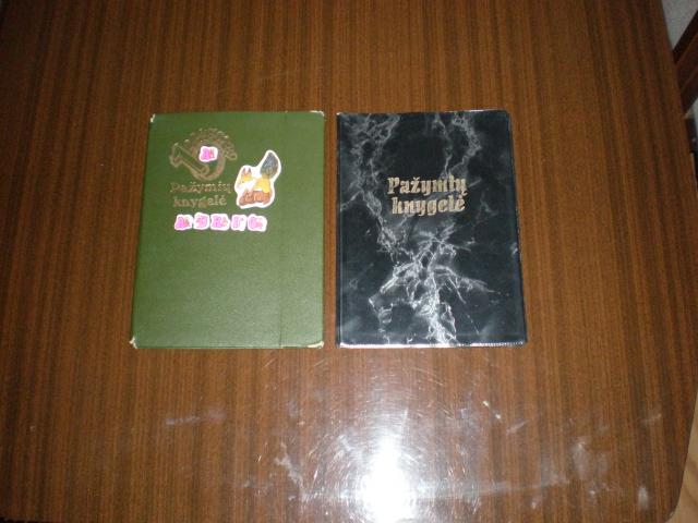 Daiktas 2 pazymiu knygeliu aplankalai moksleiviams