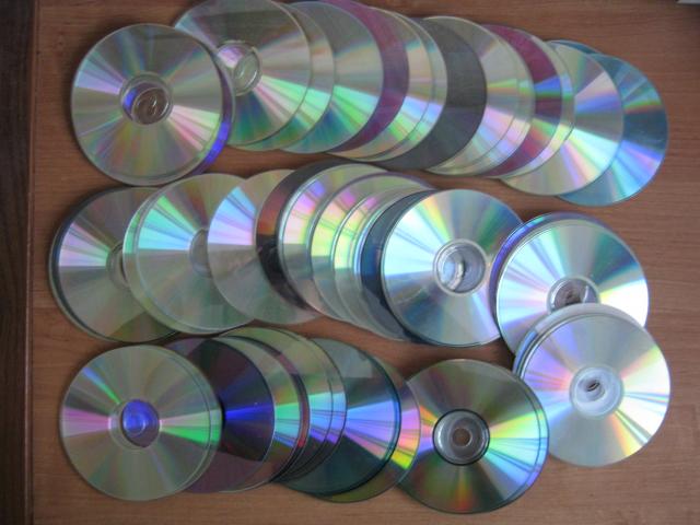 Daiktas 75 neveikiantys/sugadinti CD 