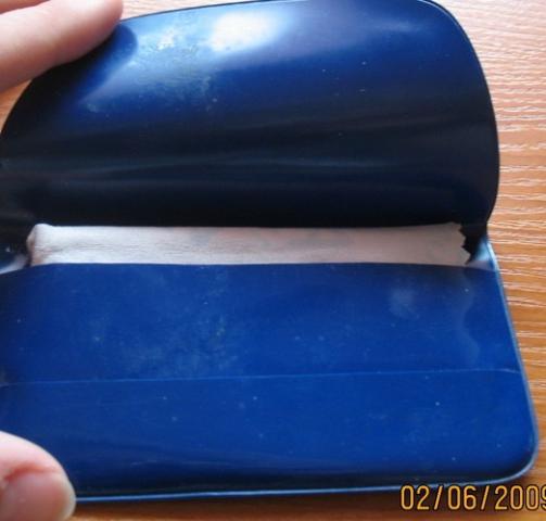 Daiktas Akinių valymo servetėlė ir dėklas