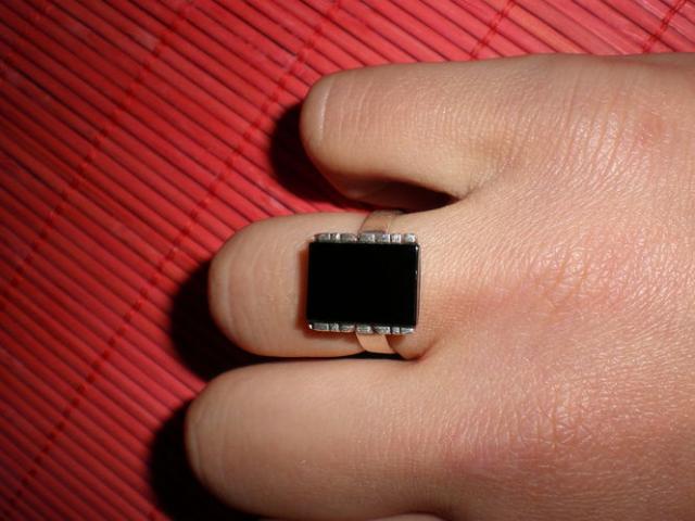 Daiktas Sidabrinis žiedas su oniksu