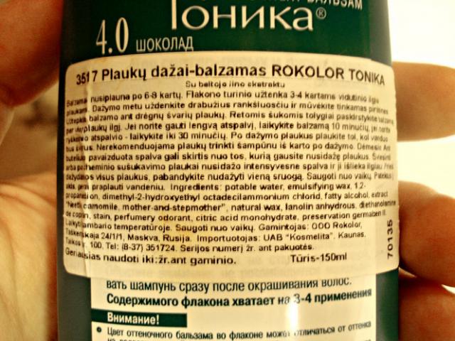 Daiktas nusiplaunantis plaukų balzamas,suteikiantis spalvą