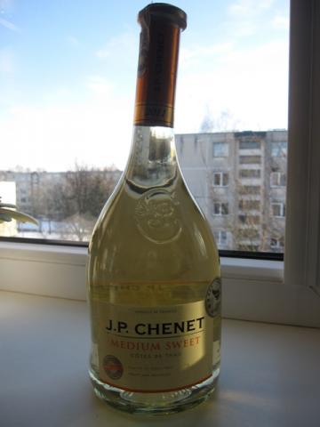 Daiktas pusiau saldus vynas