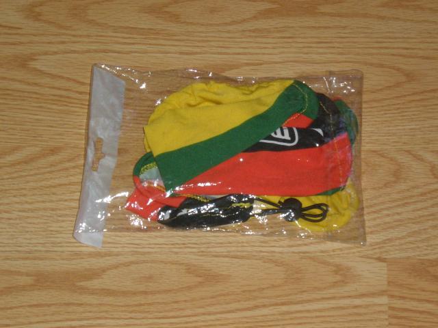 Daiktas Krepsinio sirgaliu atributika su lietuviska trispalve ant masinos veidrodeliu