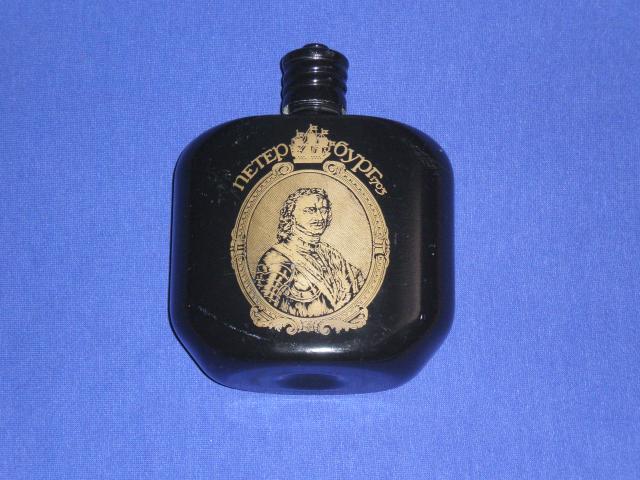 Daiktas Senovine gertuve (idomus butelis) su uzrasu ,,Peterburg 1703'' ir Petro 1 atvaizdu
