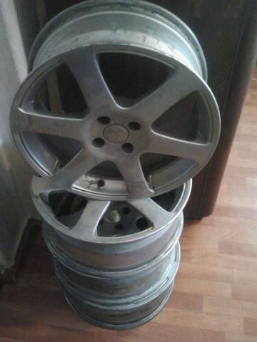 Daiktas lieti ratlankiai su padangom 4x100, r17