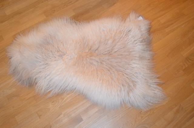 Daiktas avikailiai, kilimai, užklotai baldams