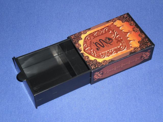 Daiktas Senovine labai idomi ,,magiska'' dezute fokusams (dvigubu dugnu)