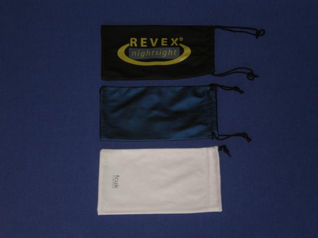 Daiktas 3 skirtingi deklai akiniams isidet