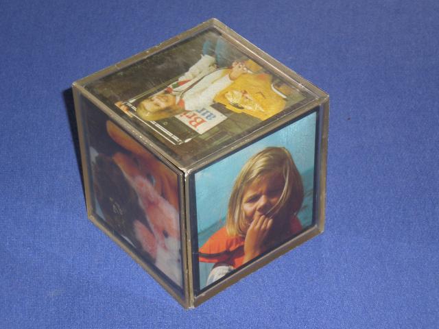 Daiktas Plastikinis kubas foto nuotraukoms susideti