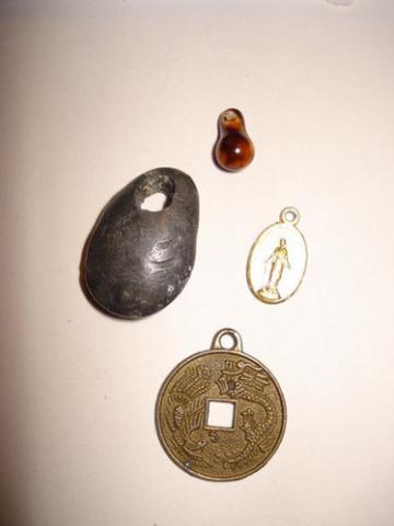 Daiktas ivairus pakabukai