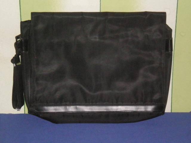 Daiktas Juoda kompiuterio tase rankine