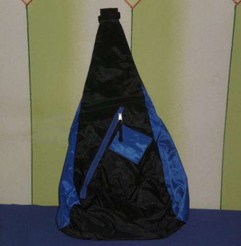 Daiktas Melynai juoda nedidele kuprine