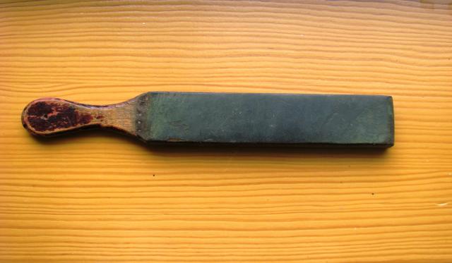 Daiktas Seniena - barzdaskučio peilio galastuvas