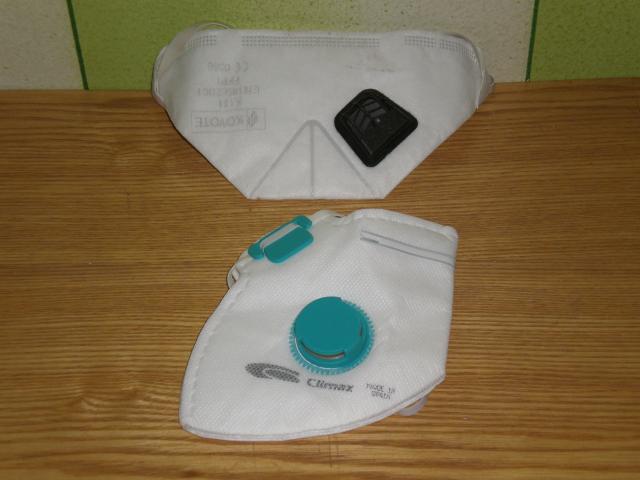 Daiktas 2 skirtingo modelio veido kaukes