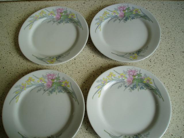 Daiktas Keturios lėkštutės užkandžiams (po 1€)