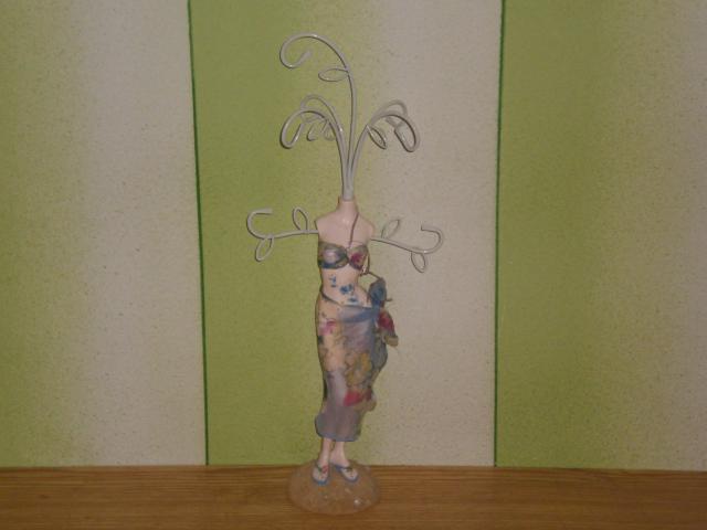 Daiktas Mergina su bikiniu - stovelis ziedams, grandinelems, sagems pasikabinti