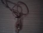 Daiktas pakabukas ant kaklo