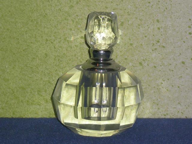 Daiktas Labai reto modelio kvepalu buteliukas (buteliukas kvepalams susipilti)